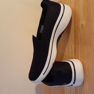 Black and white Skechers Go Walk with archfit size 10